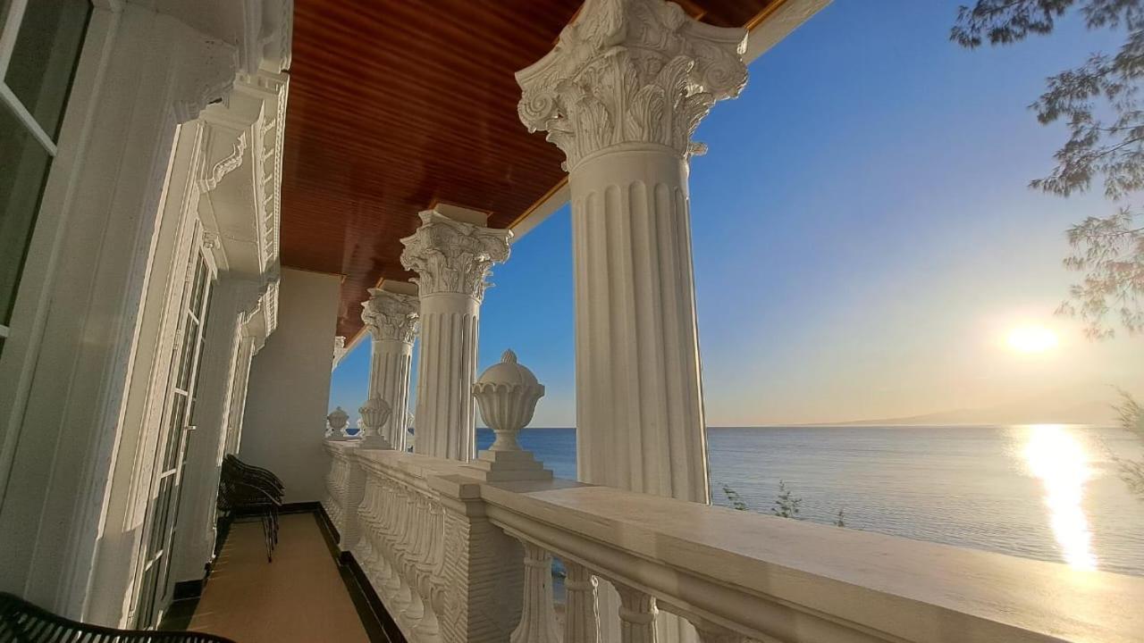 Gili Beachfront Suites Τζίλι Τραγουανγκάν Εξωτερικό φωτογραφία